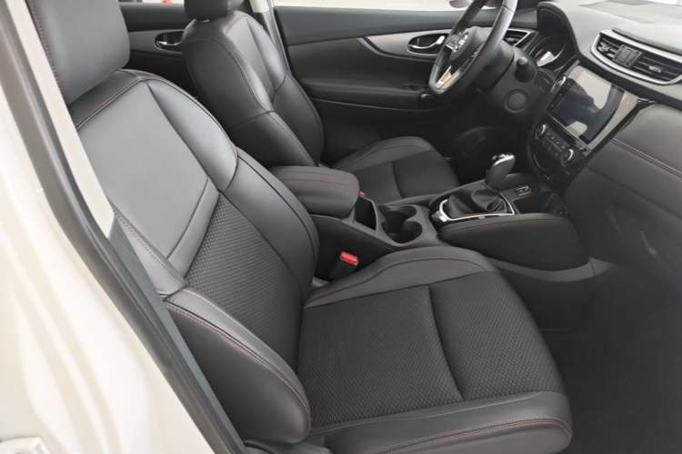 Used Nissan Qashqai 2019 2.0L CVT Luxury Edition Right Front Seat