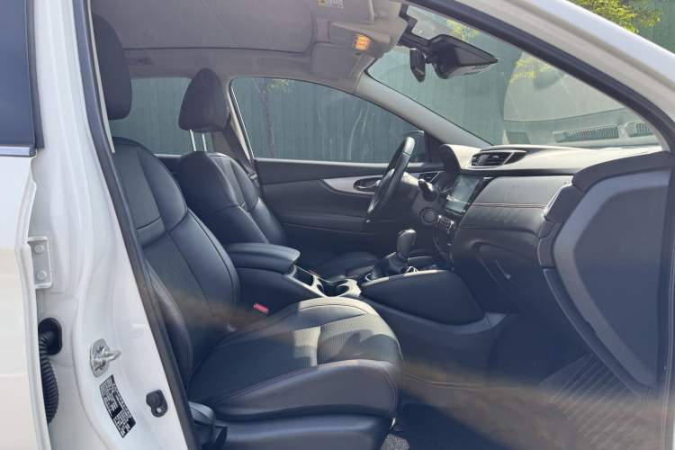Used Nissan Qashqai 2019 2.0L CVT Luxury Edition Right Front Seat