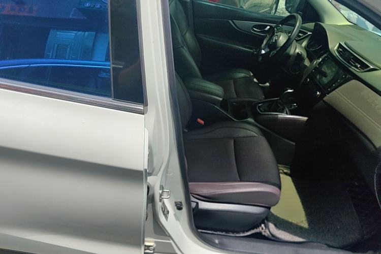 Used Nissan Qashqai 2019 2.0L CVT Luxury Edition Right Front Seat