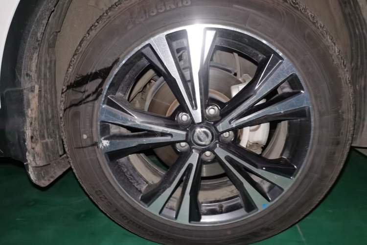 Used Nissan Qashqai 2019 2.0L CVT Luxury Edition Right Front Wheel Hub