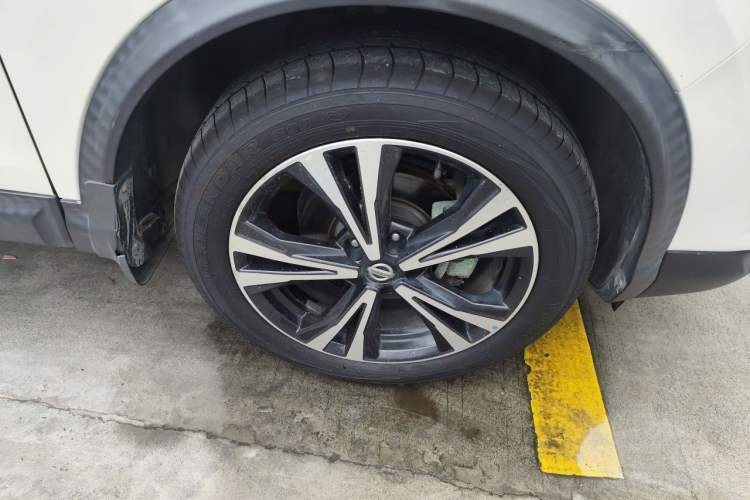 Used Nissan Qashqai 2019 2.0L CVT Luxury Edition Right Front Wheel Hub