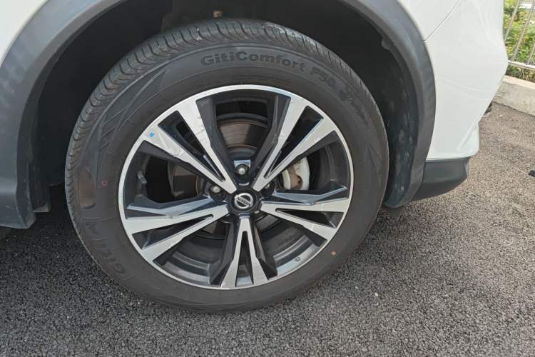 Used Nissan Qashqai 2019 2.0L CVT Luxury Edition Right Front Wheel Hub