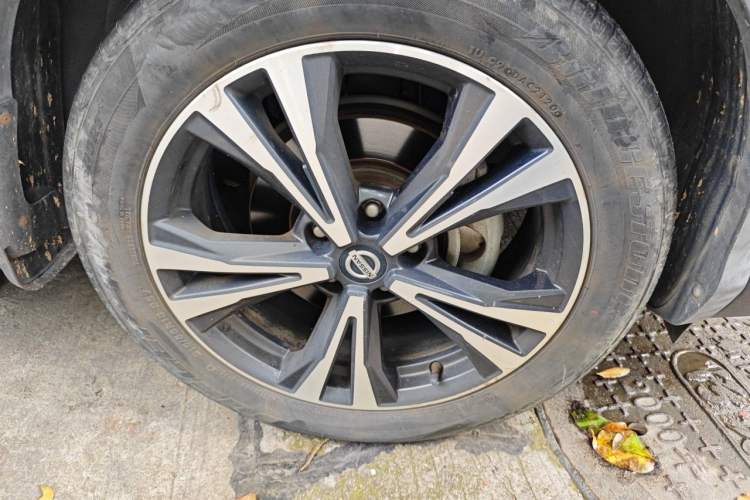 Used Nissan Qashqai 2019 2.0L CVT Luxury Edition Right Front Wheel Hub