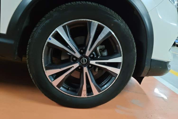 Used Nissan Qashqai 2019 2.0L CVT Luxury Edition Right Front Wheel Hub