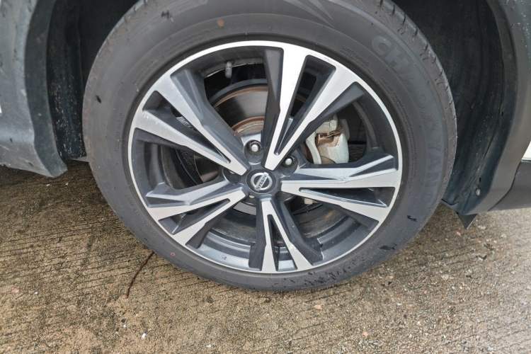 Used Nissan Qashqai 2019 2.0L CVT Luxury Edition Right Front Wheel Hub