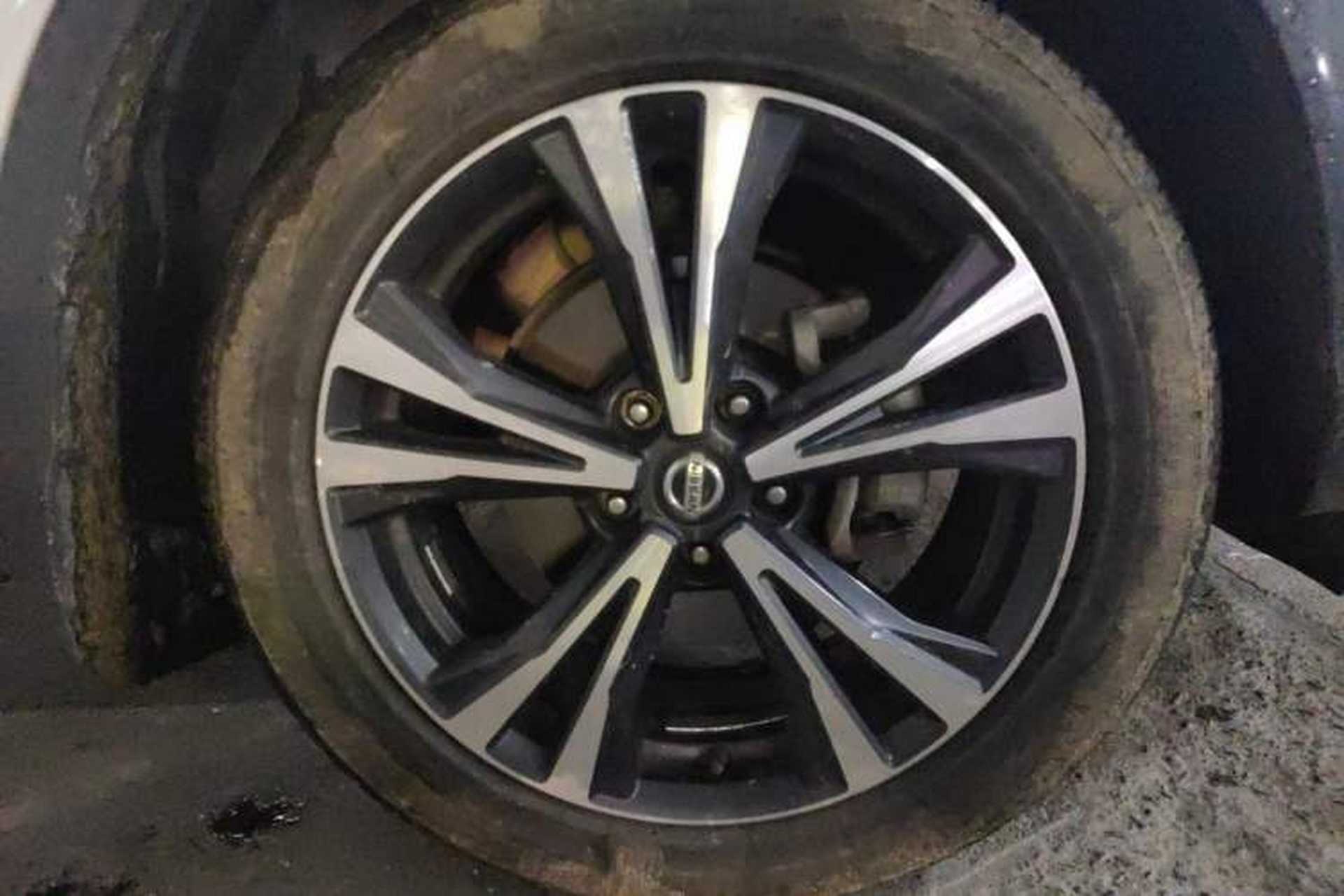 Used Nissan Qashqai 2019 2.0L CVT Luxury Edition Right Front Wheel Hub