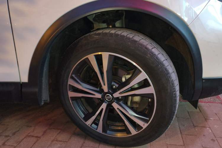 Used Nissan Qashqai 2019 2.0L CVT Luxury Edition Right Front Wheel Hub