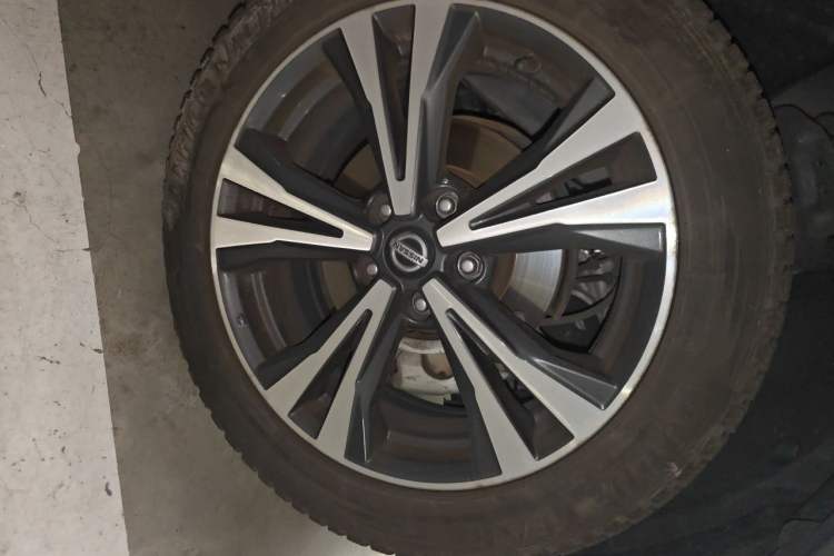 Used Nissan Qashqai 2019 2.0L CVT Luxury Edition Right Front Wheel Hub