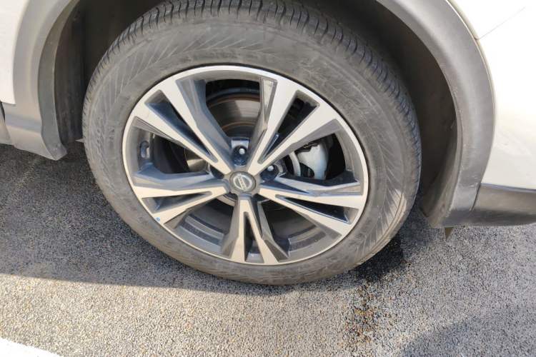 Used Nissan Qashqai 2019 2.0L CVT Luxury Edition Right Front Wheel Hub
