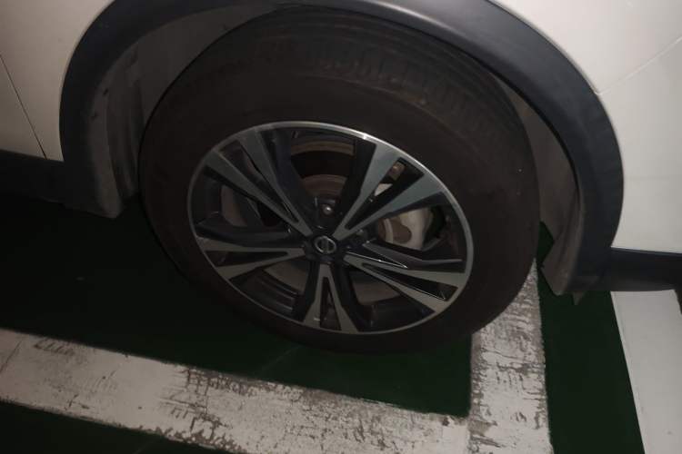 Used Nissan Qashqai 2019 2.0L CVT Luxury Edition Right Front Wheel Hub