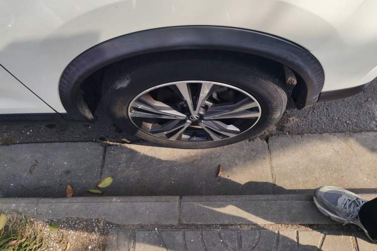 Used Nissan Qashqai 2019 2.0L CVT Luxury Edition Right Front Wheel Hub