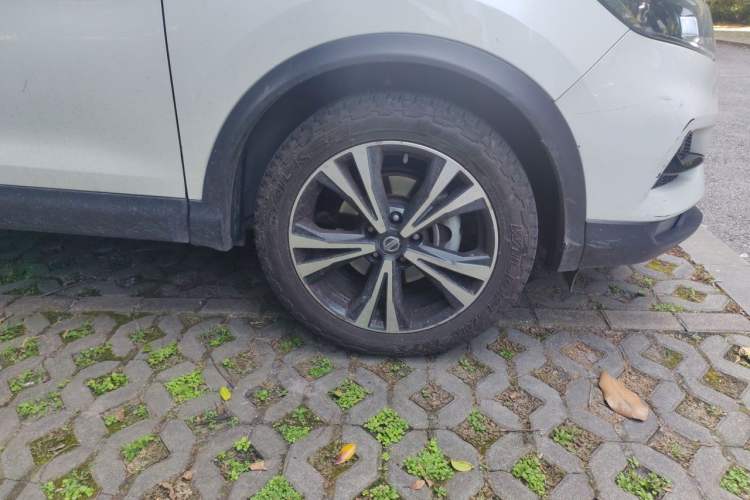 Used Nissan Qashqai 2019 2.0L CVT Luxury Edition Right Front Wheel Hub