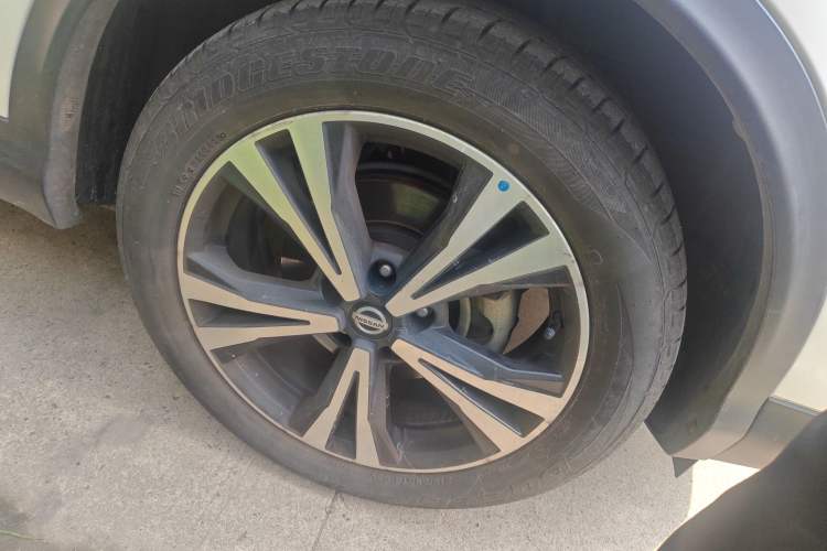Used Nissan Qashqai 2019 2.0L CVT Luxury Edition Right Front Wheel Hub