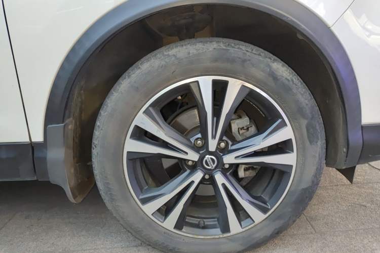 Used Nissan Qashqai 2019 2.0L CVT Luxury Edition Right Front Wheel Hub