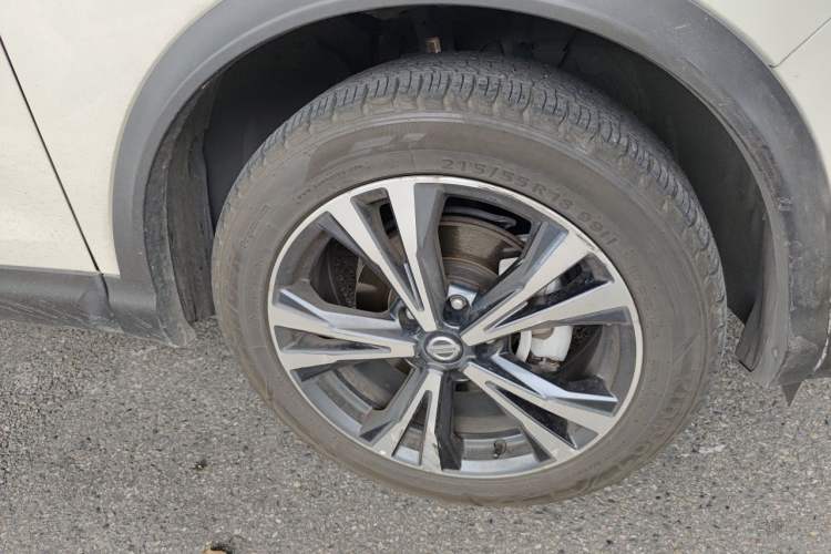 Used Nissan Qashqai 2019 2.0L CVT Luxury Edition Right Front Wheel Hub