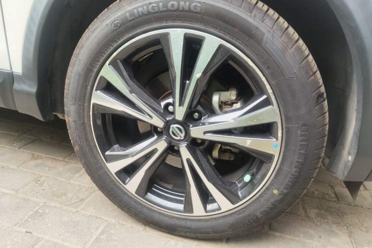 Used Nissan Qashqai 2019 2.0L CVT Luxury Edition Right Front Wheel Hub