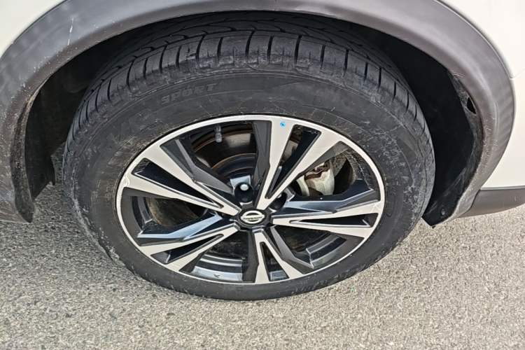 Used Nissan Qashqai 2019 2.0L CVT Luxury Edition Right Front Wheel Hub