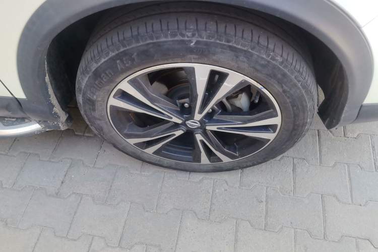 Used Nissan Qashqai 2019 2.0L CVT Luxury Edition Right Front Wheel Hub