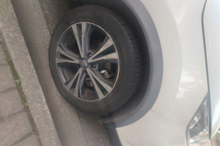 Used Nissan Qashqai 2019 2.0L CVT Luxury Edition Right Front Wheel Hub