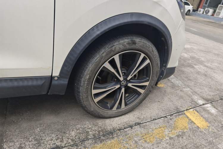 Used Nissan Qashqai 2019 2.0L CVT Luxury Edition Right Front Wheel Hub