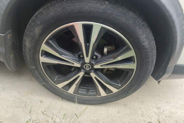 Used Nissan Qashqai 2019 2.0L CVT Luxury Edition Right Front Wheel Hub