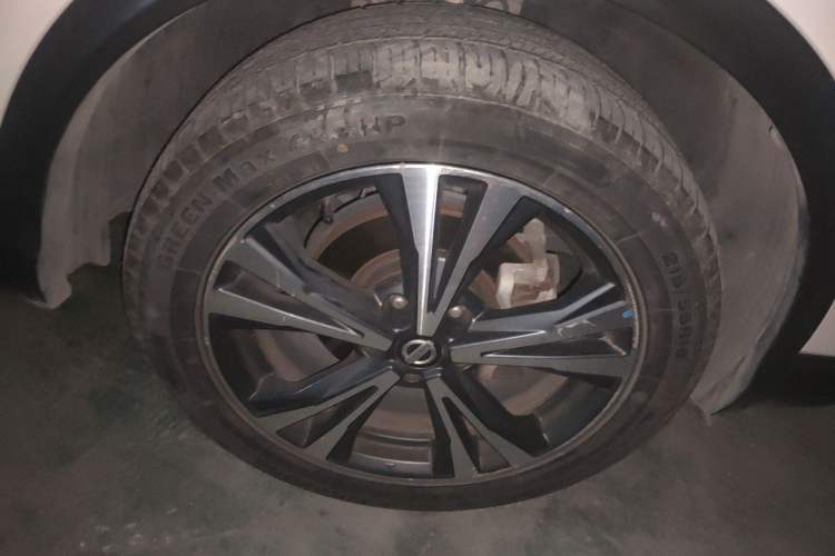 Used Nissan Qashqai 2019 2.0L CVT Luxury Edition Right Front Wheel Hub