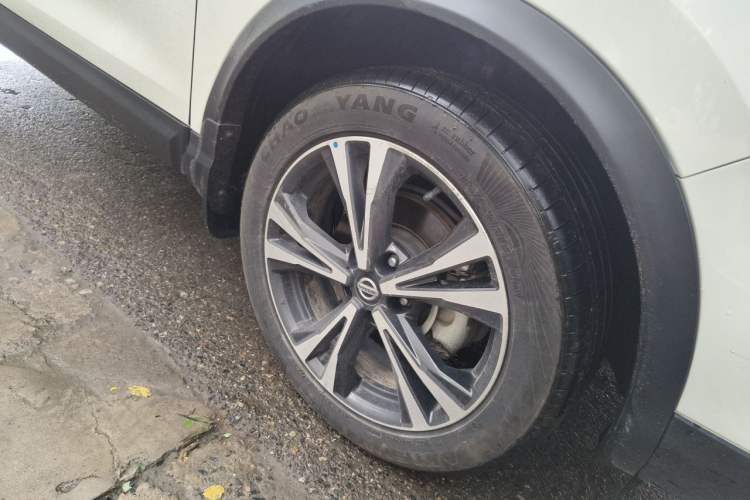 Used Nissan Qashqai 2019 2.0L CVT Luxury Edition Right Front Wheel Hub