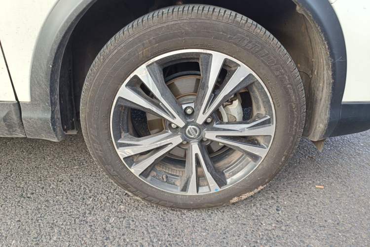Used Nissan Qashqai 2019 2.0L CVT Luxury Edition Right Front Wheel Hub