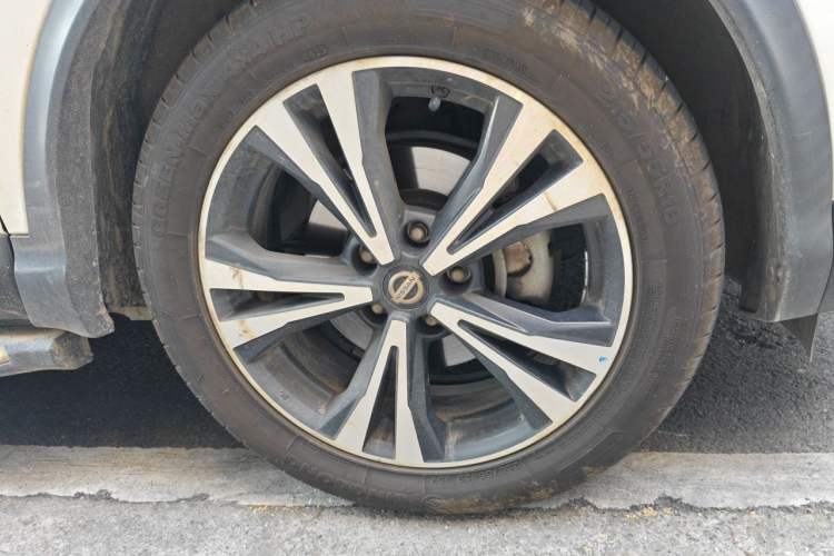 Used Nissan Qashqai 2019 2.0L CVT Luxury Edition Right Front Wheel Hub