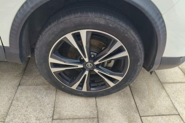 Used Nissan Qashqai 2019 2.0L CVT Luxury Edition Right Front Wheel Hub