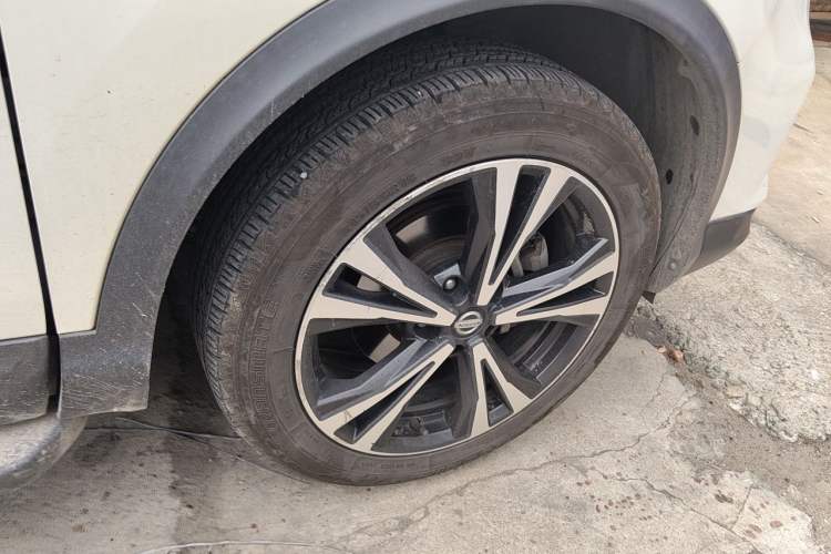 Used Nissan Qashqai 2019 2.0L CVT Luxury Edition Right Front Wheel Hub
