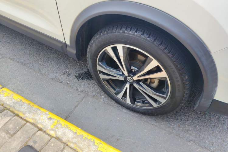 Used Nissan Qashqai 2019 2.0L CVT Luxury Edition Right Front Wheel Hub