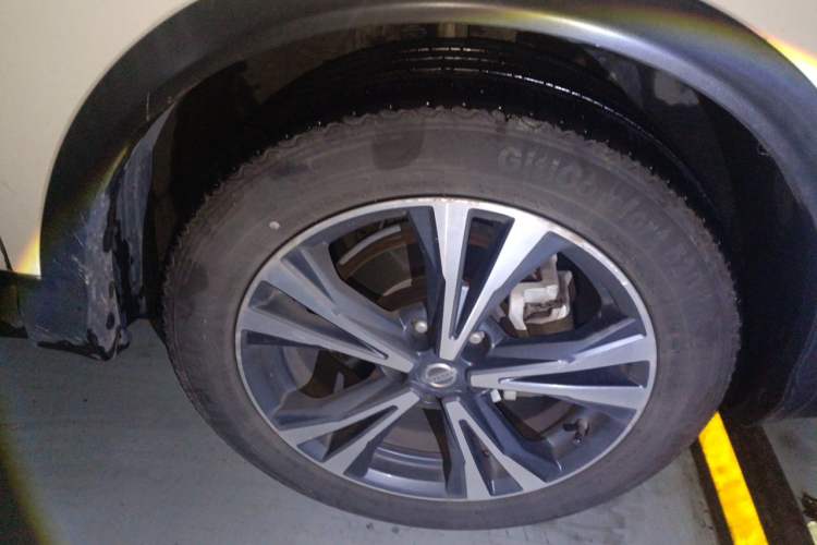 Used Nissan Qashqai 2019 2.0L CVT Luxury Edition Right Front Wheel Hub