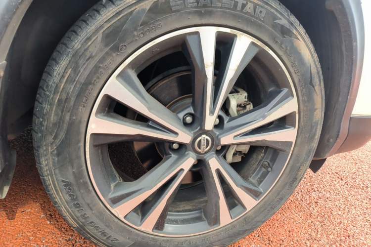 Used Nissan Qashqai 2019 2.0L CVT Luxury Edition Right Front Wheel Hub