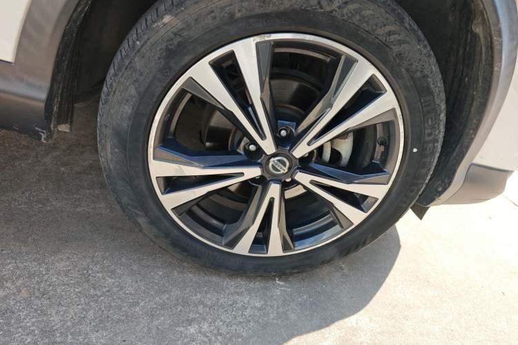 Used Nissan Qashqai 2019 2.0L CVT Luxury Edition Right Front Wheel Hub