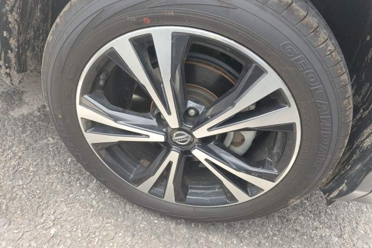 Used Nissan Qashqai 2019 2.0L CVT Luxury Edition Right Front Wheel Hub