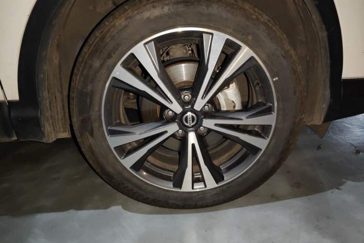 Used Nissan Qashqai 2019 2.0L CVT Luxury Edition Right Front Wheel Hub