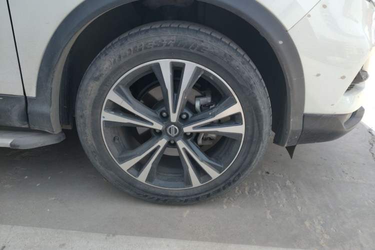 Used Nissan Qashqai 2019 2.0L CVT Luxury Edition Right Front Wheel Hub