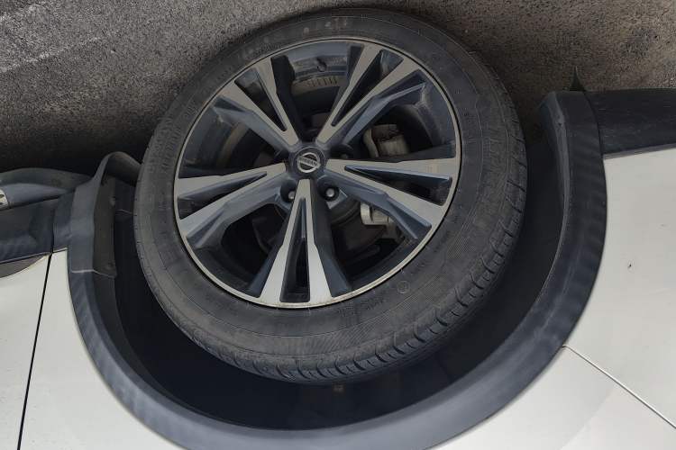 Used Nissan Qashqai 2019 2.0L CVT Luxury Edition Right Front Wheel Hub