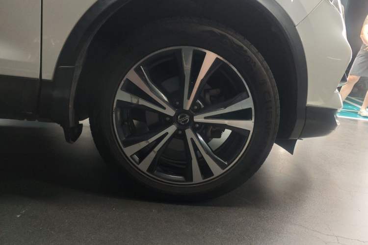 Used Nissan Qashqai 2019 2.0L CVT Luxury Edition Right Front Wheel Hub