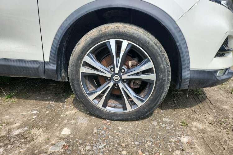 Used Nissan Qashqai 2019 2.0L CVT Luxury Edition Right Front Wheel Hub