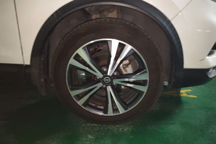 Used Nissan Qashqai 2019 2.0L CVT Luxury Edition Right Front Wheel Hub
