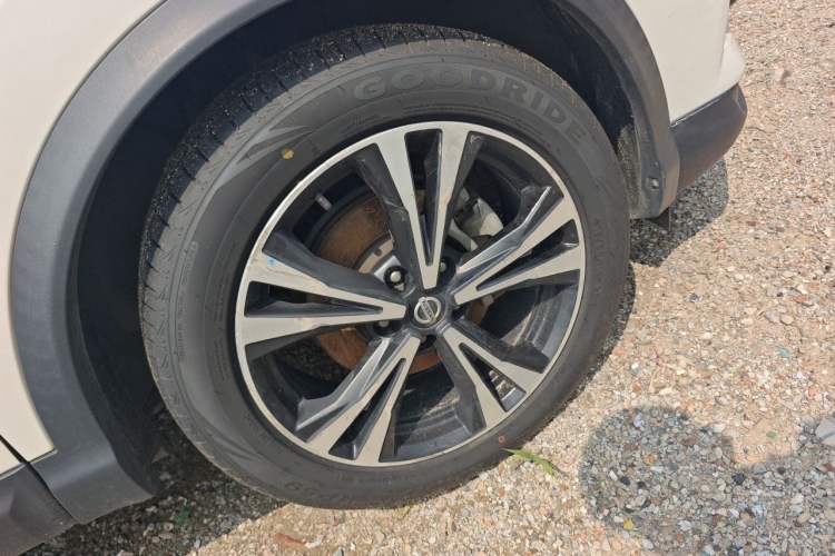 Used Nissan Qashqai 2019 2.0L CVT Luxury Edition Right Front Wheel Hub