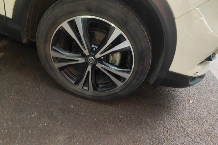 Used Nissan Qashqai 2019 2.0L CVT Luxury Edition Right Front Wheel Hub