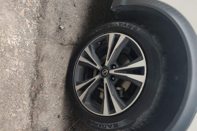 Used Nissan Qashqai 2019 2.0L CVT Luxury Edition Right Front Wheel Hub