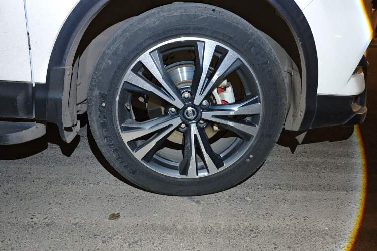 Used Nissan Qashqai 2019 2.0L CVT Luxury Edition Right Front Wheel Hub