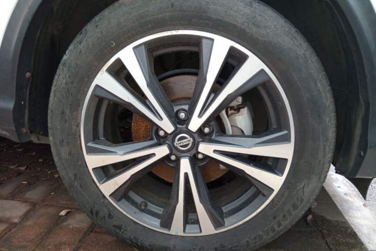 Used Nissan Qashqai 2019 2.0L CVT Luxury Edition Right Front Wheel Hub