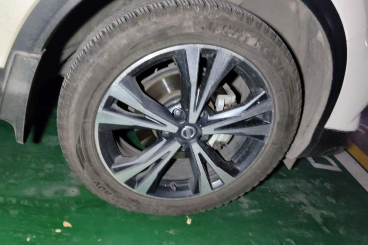 Used Nissan Qashqai 2019 2.0L CVT Luxury Edition Right Front Wheel Hub