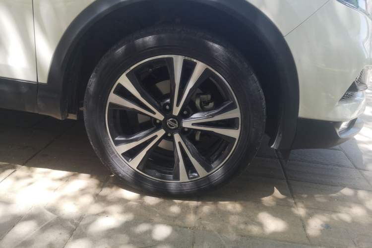 Used Nissan Qashqai 2019 2.0L CVT Luxury Edition Right Front Wheel Hub