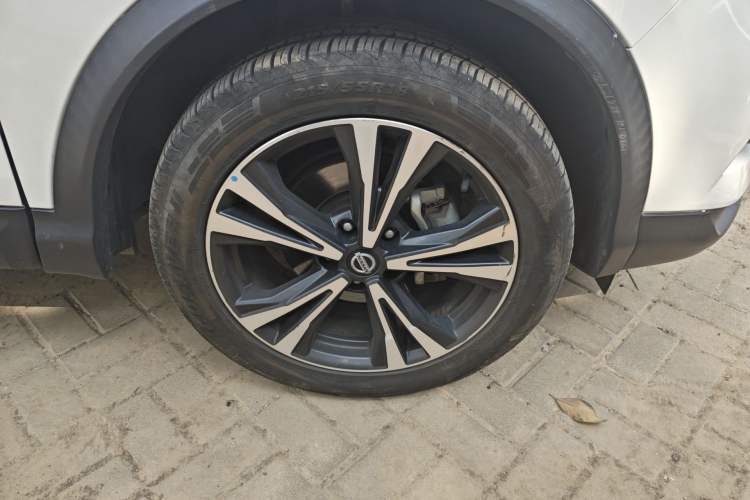 Used Nissan Qashqai 2019 2.0L CVT Luxury Edition Right Front Wheel Hub